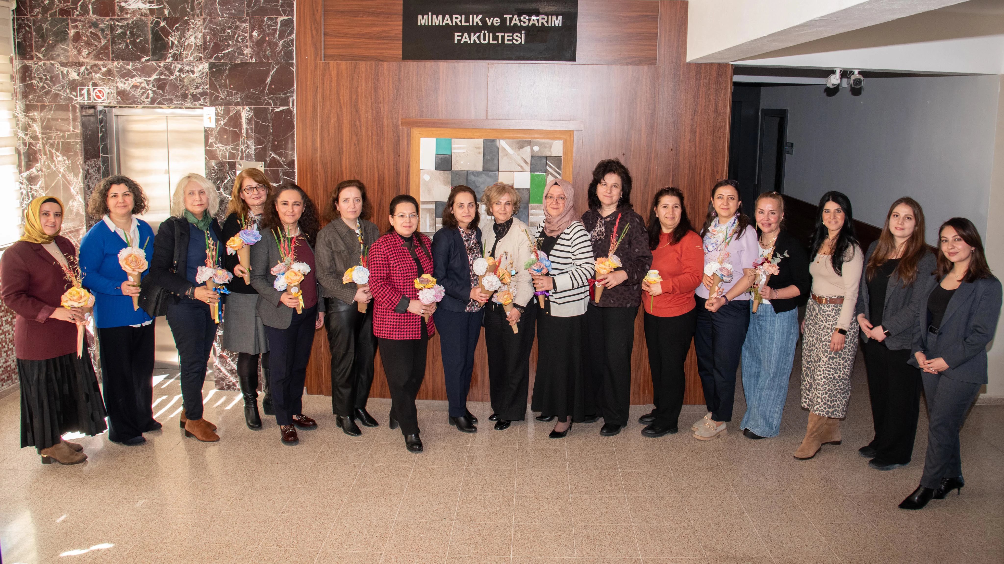 Dünya Kadınlar Günü’ne özel Çiçek Buketi Atölyesi